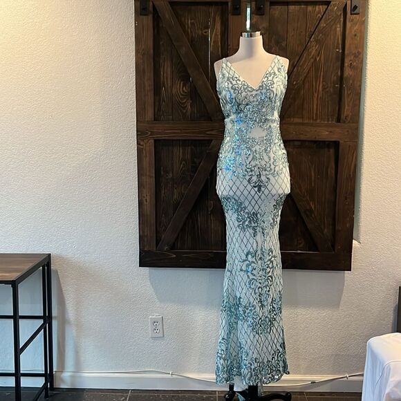 NWT Lin Lin Q Open Back Sequin Wedding Deep V Spaghetti Straps Baroque Dress - Picture 4 of 15